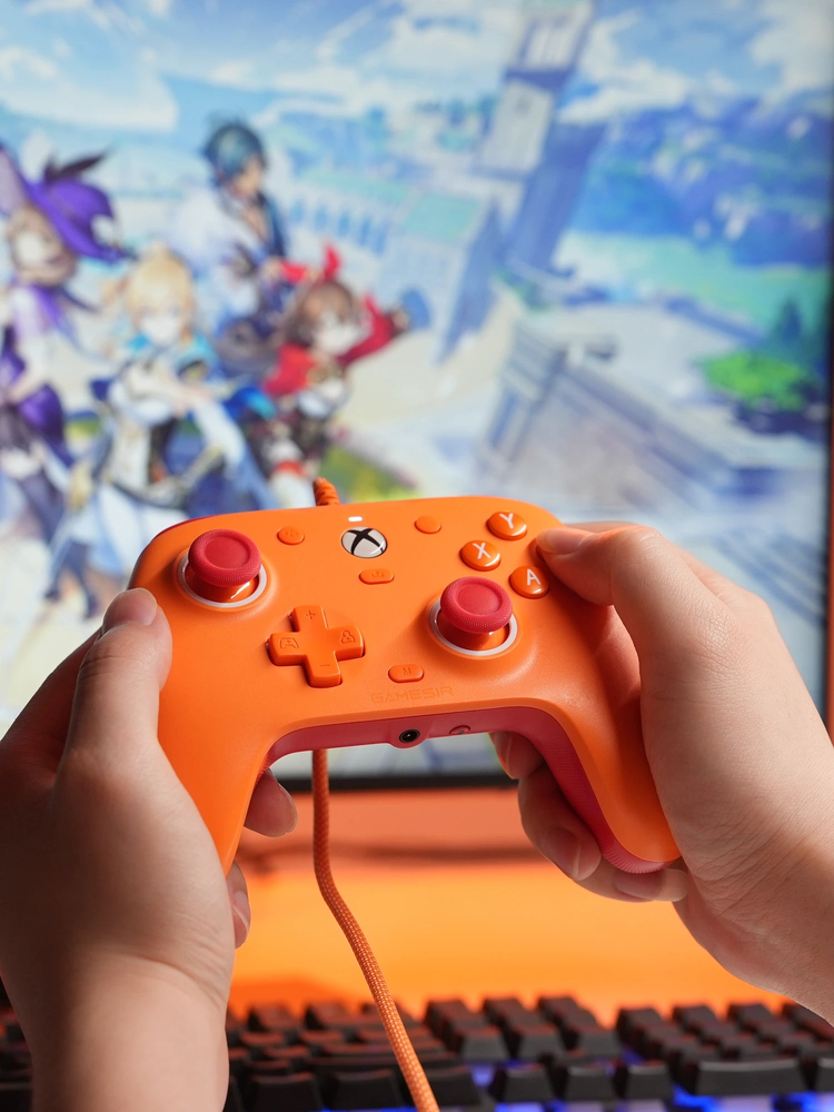 GameSir G7 SE — Official G7 SE gameplay illustration; alternate colour shown